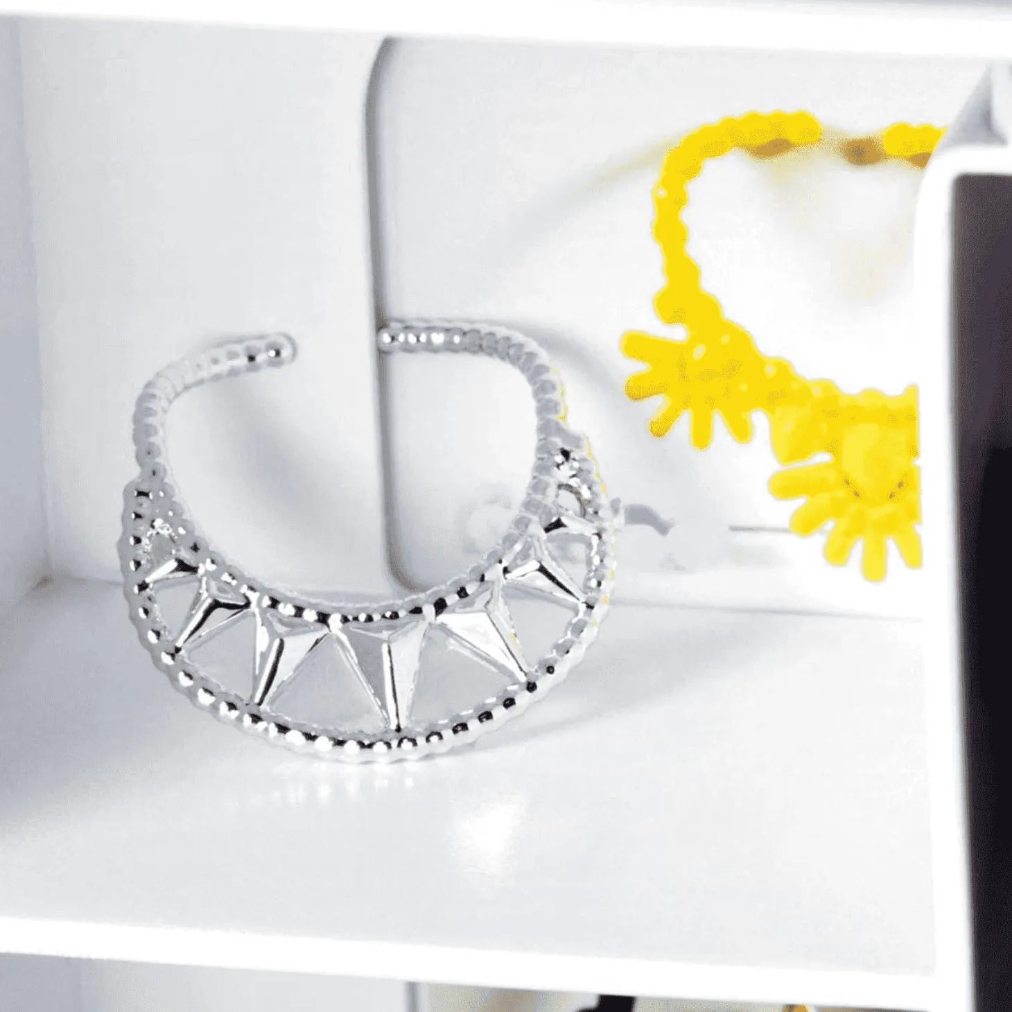 Barbie Fashionista Armario Portatil con Muñeca y Complementos