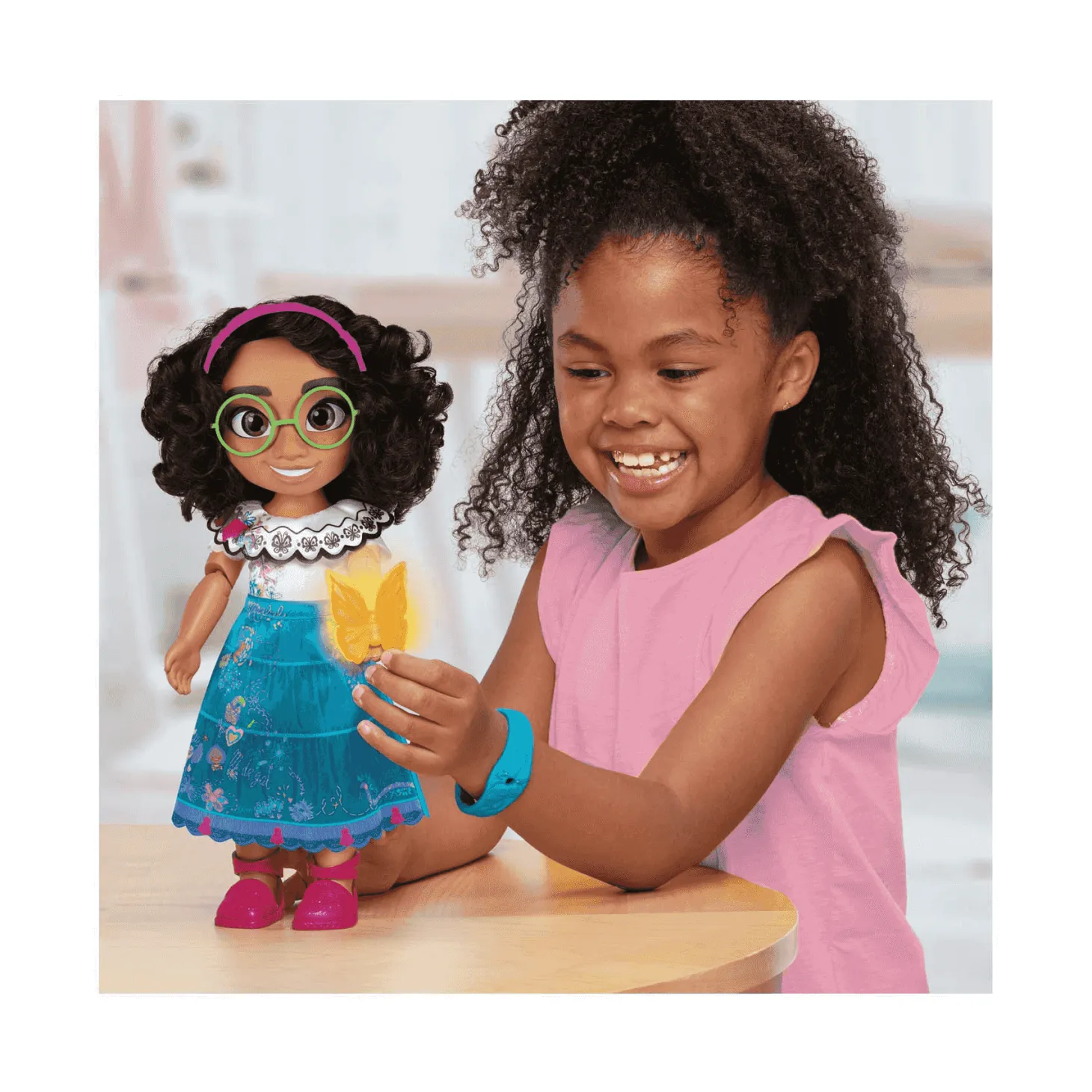 Encanto Muñeca Mirabel Cantante con Mariposa 38 cm