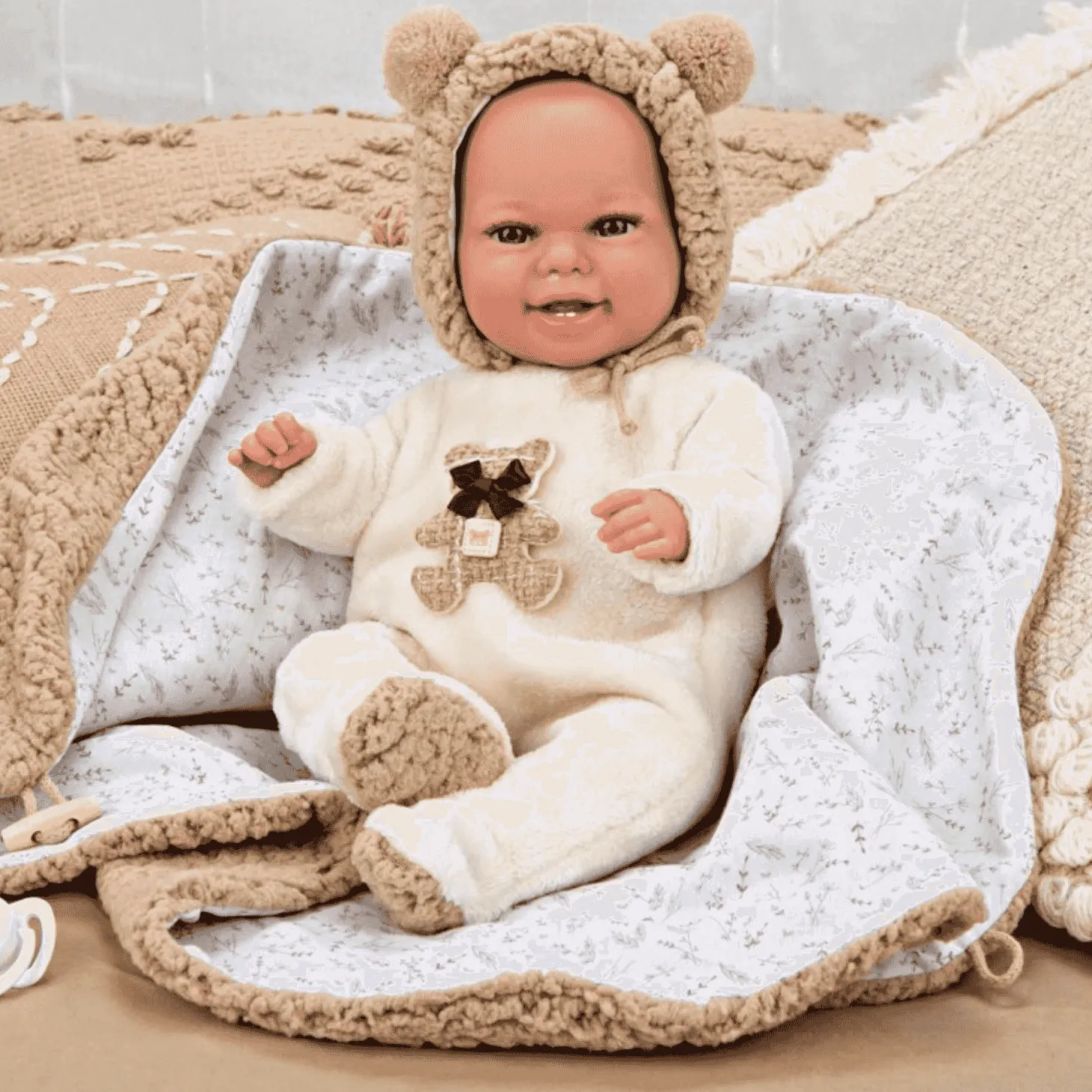 Muñeca Arias Babyto Marrón con Manta de Osito y Peso Realista 35 cm