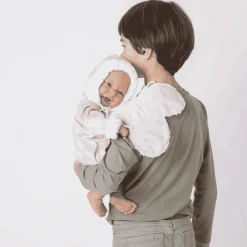 Muñecas Antonio Juan Recién Nacida Carla con Toallita 42 cm