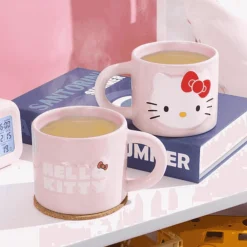 Taza de Cerámica Hello Kitty con Relieve – 400ml Paladone